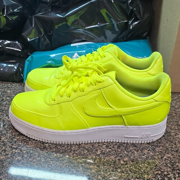 Nike Air Force 1 '07 LV8 UV Volt size 9 Mens - Picture 12 of 16